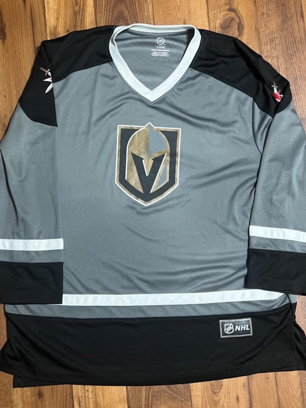 Vegas Golden Knights NHL Hockey Jersey Men’s XL Gray Team Logo